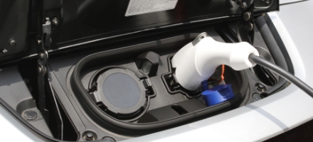 電気自動車充電用のコンセントを駐車場につけたい